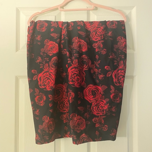 Torrid Red And Black Floral Bengaline Skirt (part of a set) - Picture 2 of 7